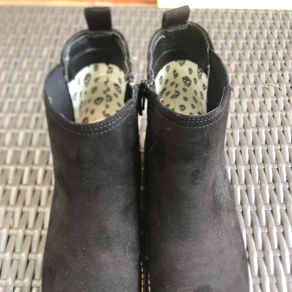 Size 6 Steve Madden boots